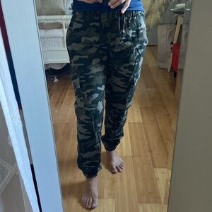 Women's Camo Jogger Pants drawstring carpenter pockets
